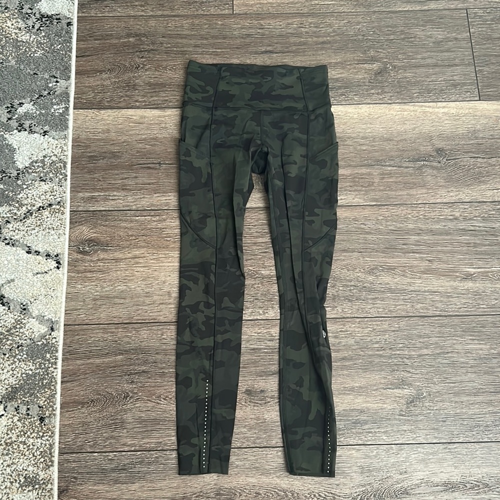 Lululemon size4